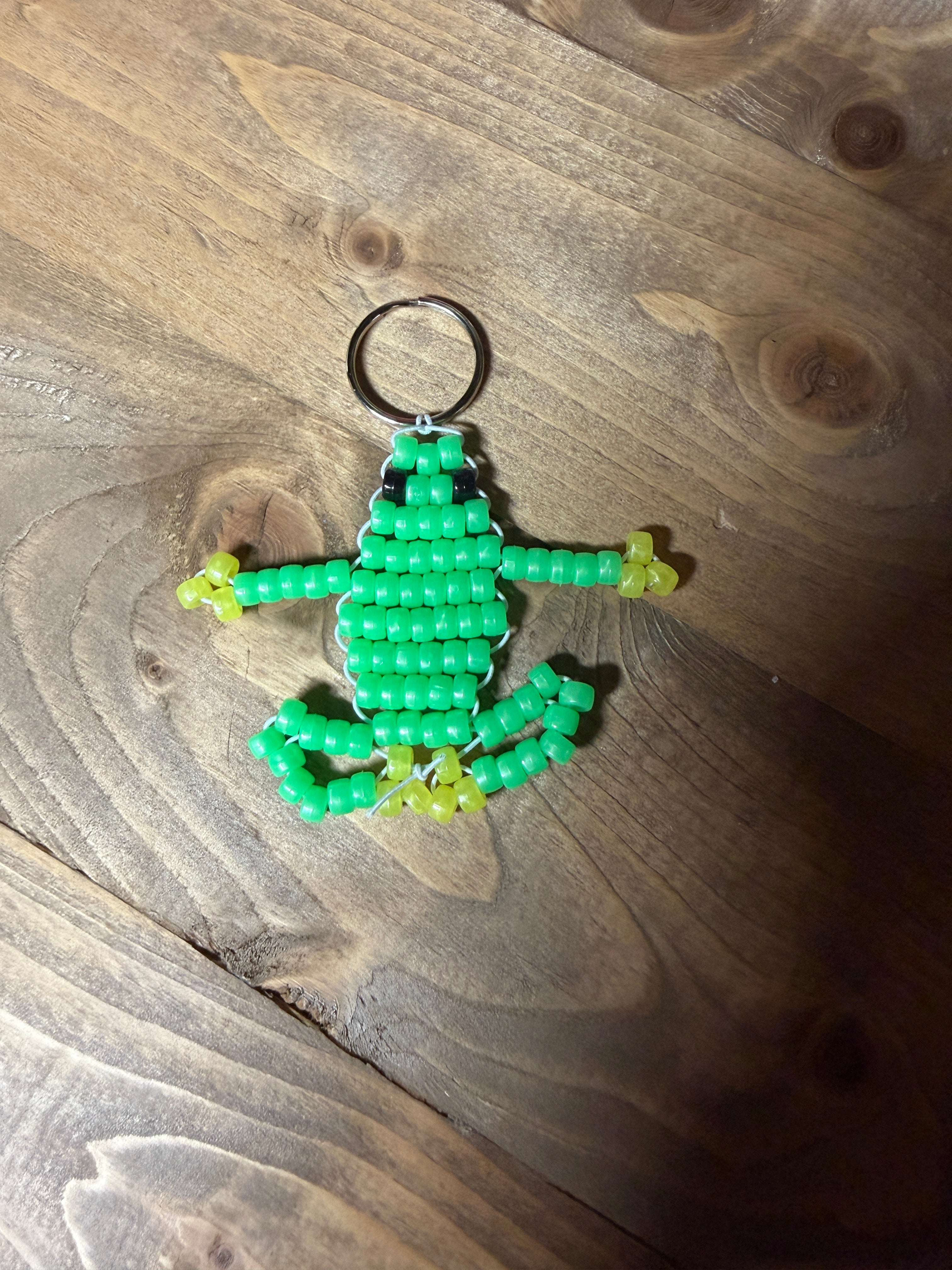 Small pearl green frog keychain